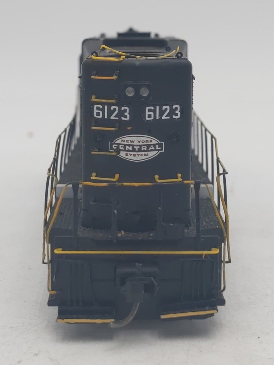 Proto 2000 21548 HO New York Central Powered GP-30 Diesel Locomotive #6123