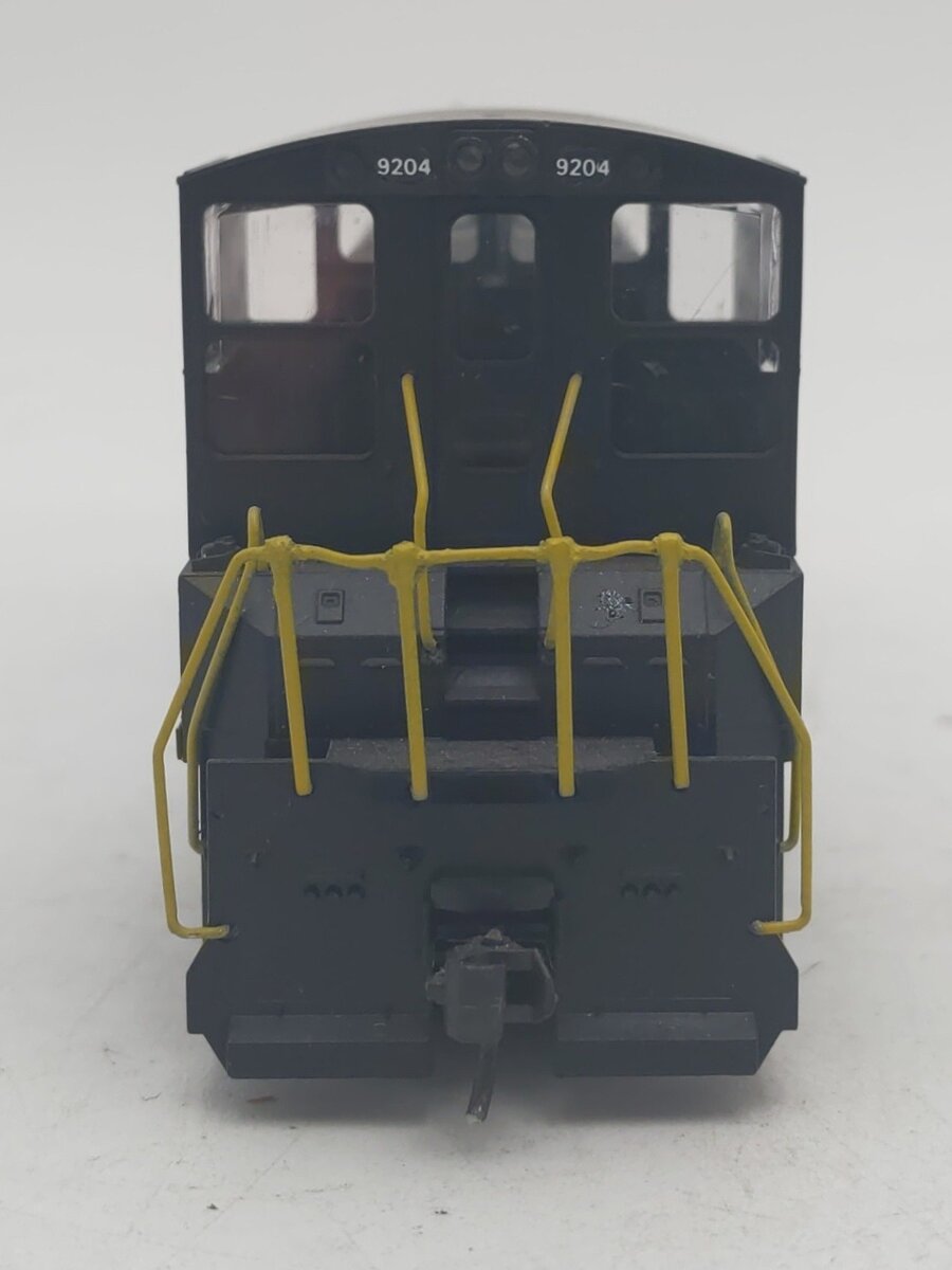 HO Scale Indiana Harbor Belt Powered Diesel Locomotive #9204 EX