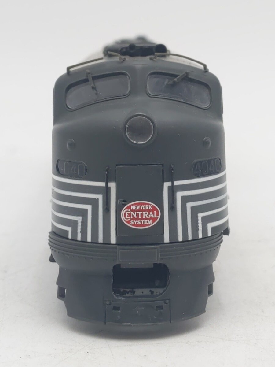 Proto 2000 8038 HO Scale New York Central E8/9 Diesel Locomotive #4040 EX