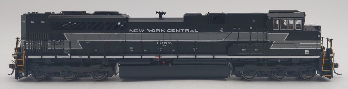 MTH 80-2243-0 HO NYC Diesel Locomotive #1066 EX/Box