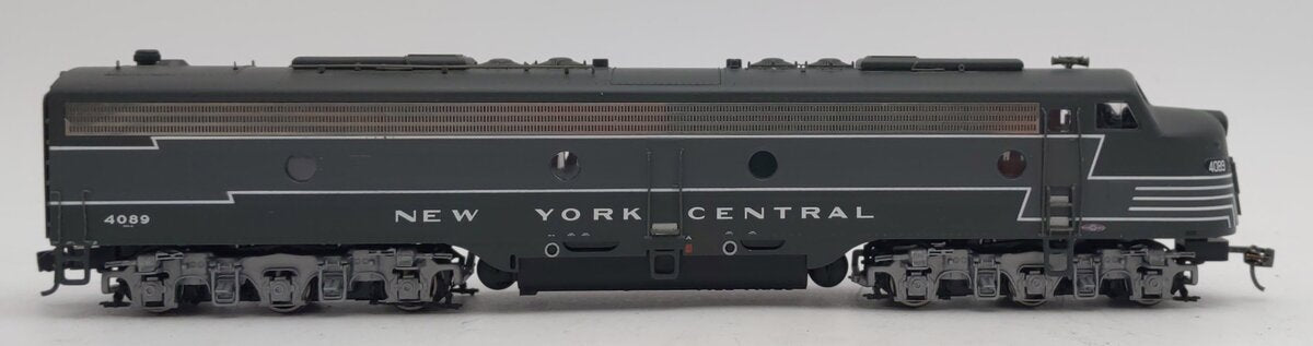 Proto 2000 920-31712 HO Scale NYC E8/9 Powered Diesel Locomotive #4089 VG