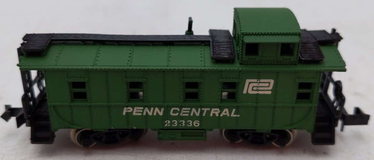 MRC 7085 N Scale Penn Central Caboose #23336 LN/Box