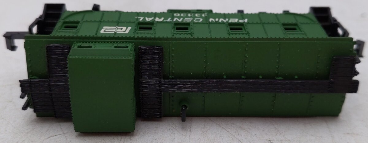 MRC 7085 N Scale Penn Central Caboose #23336 EX/Box
