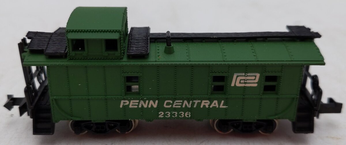 MRC 7085 N Scale Penn Central Caboose #23336 LN/Box