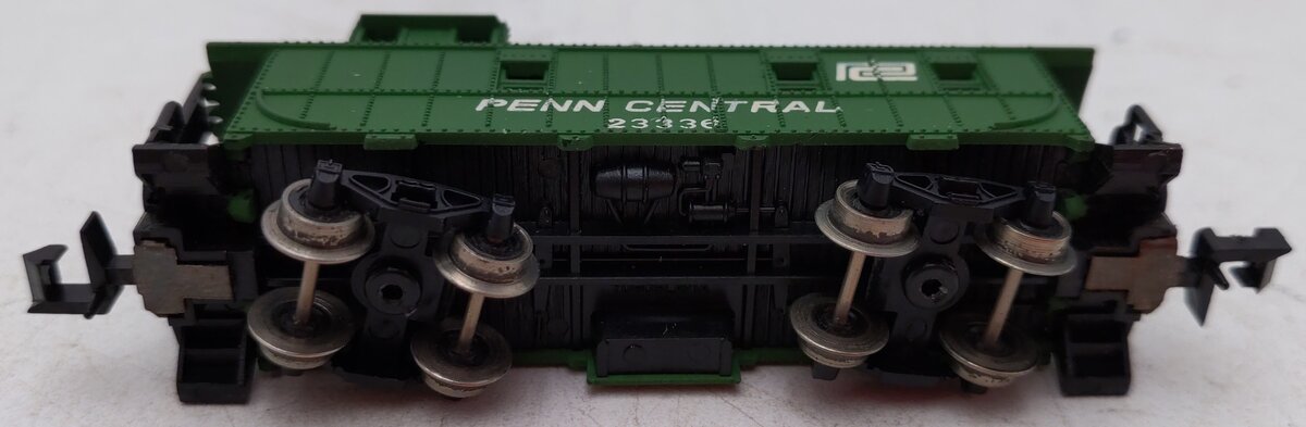 MRC 7085 N Scale Penn Central Caboose #23336 LN/Box