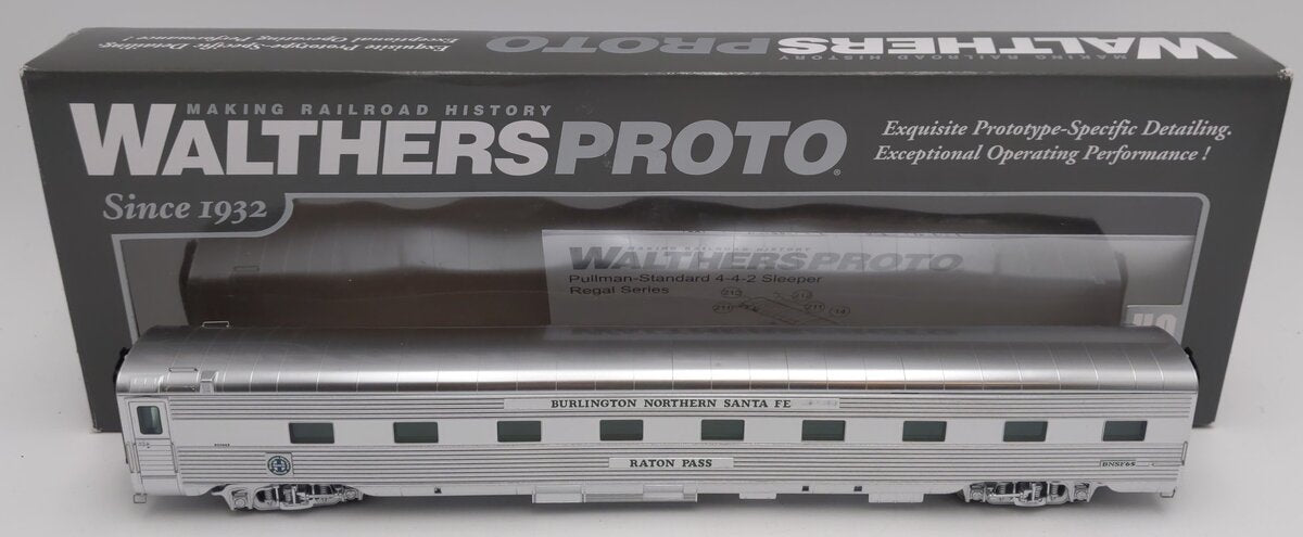 Walthers 920-16255 HO BNSF Raton Pass Lighted 85' PS Regal 4-4-2 Sleeper #65 EX/Box