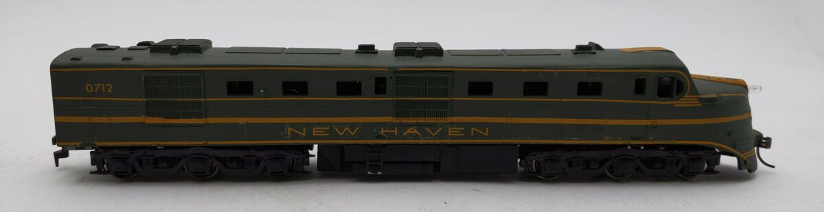 Athearn  HO Scale New Haven Locomotive #0712 EX/Box