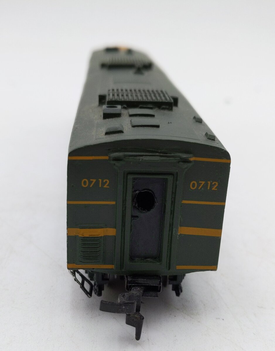 Athearn  HO Scale New Haven Locomotive #0712 EX/Box