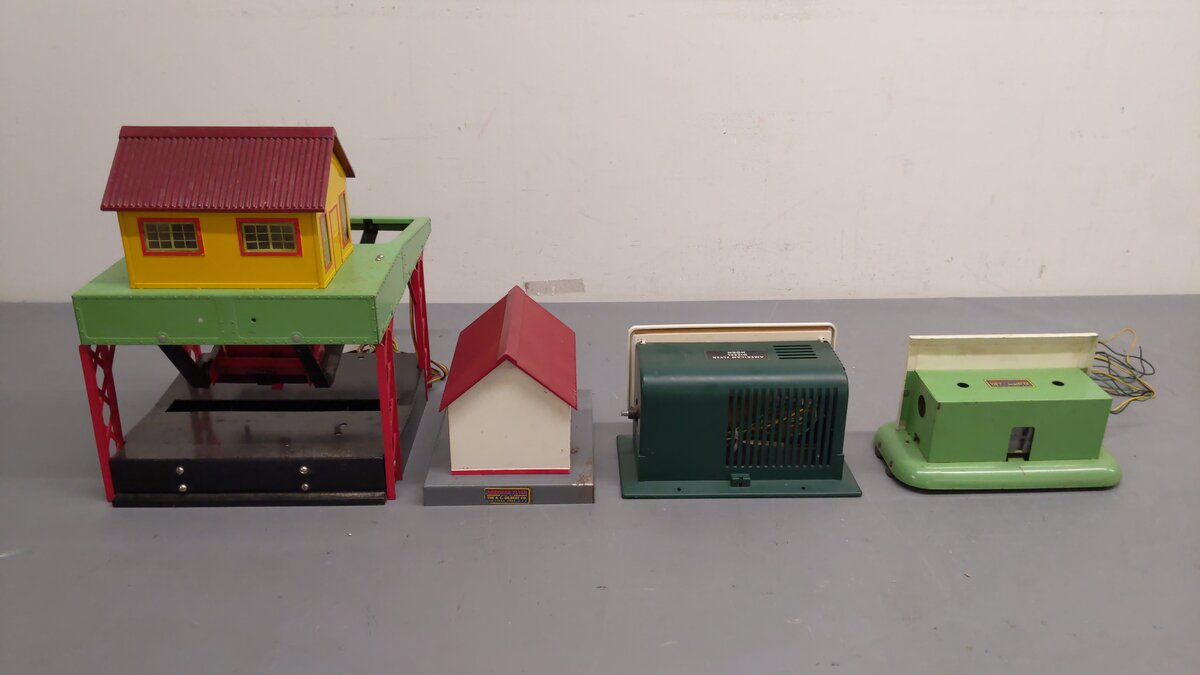 American Flyer Assorted Buildings And Billboards [4] VG