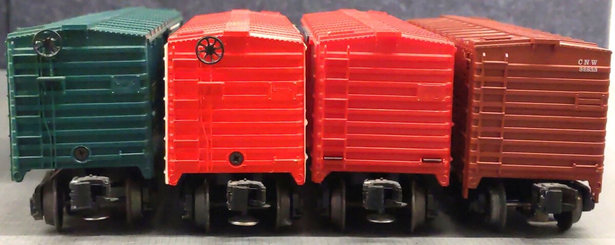 Lionel O Gauge Assorted Boxcars: 9700, 9750, 32833, 9751 [4] VG
