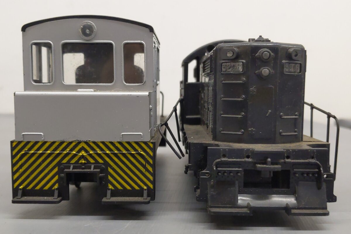 Rivarossi and Other O Gauge 2-Rail Diesel Locomotives: 41, 3206 [2] VG