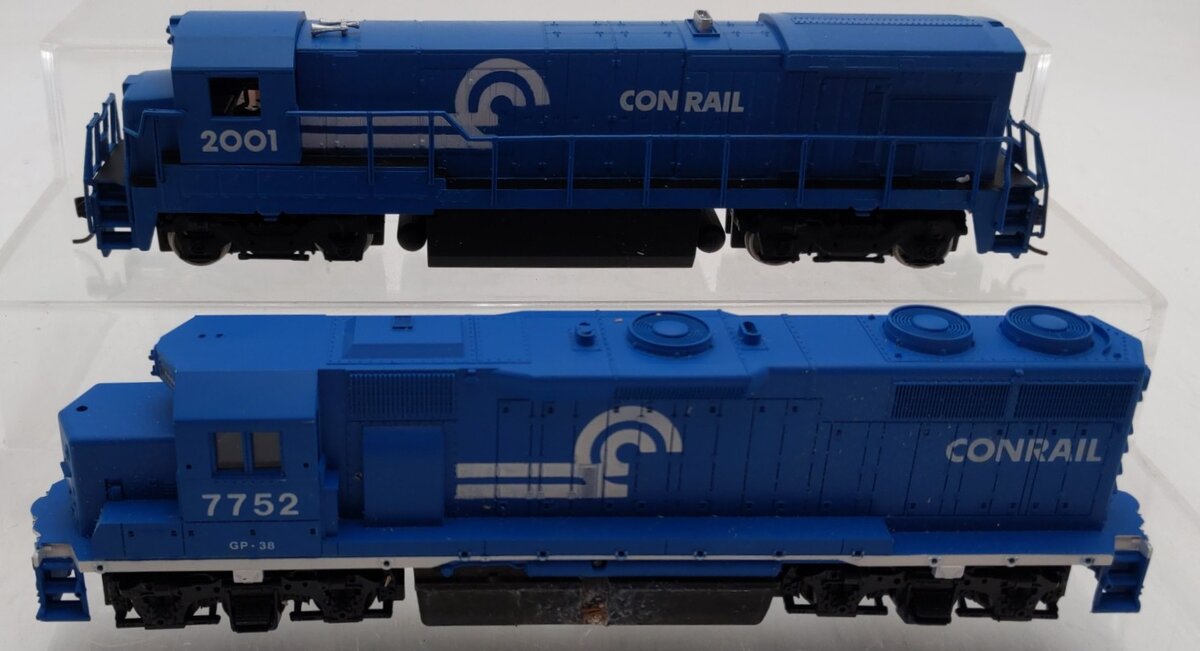 Bachmann & Con-Cor HO Conrail Diesel Locomotives: #7752 & #2001 EX