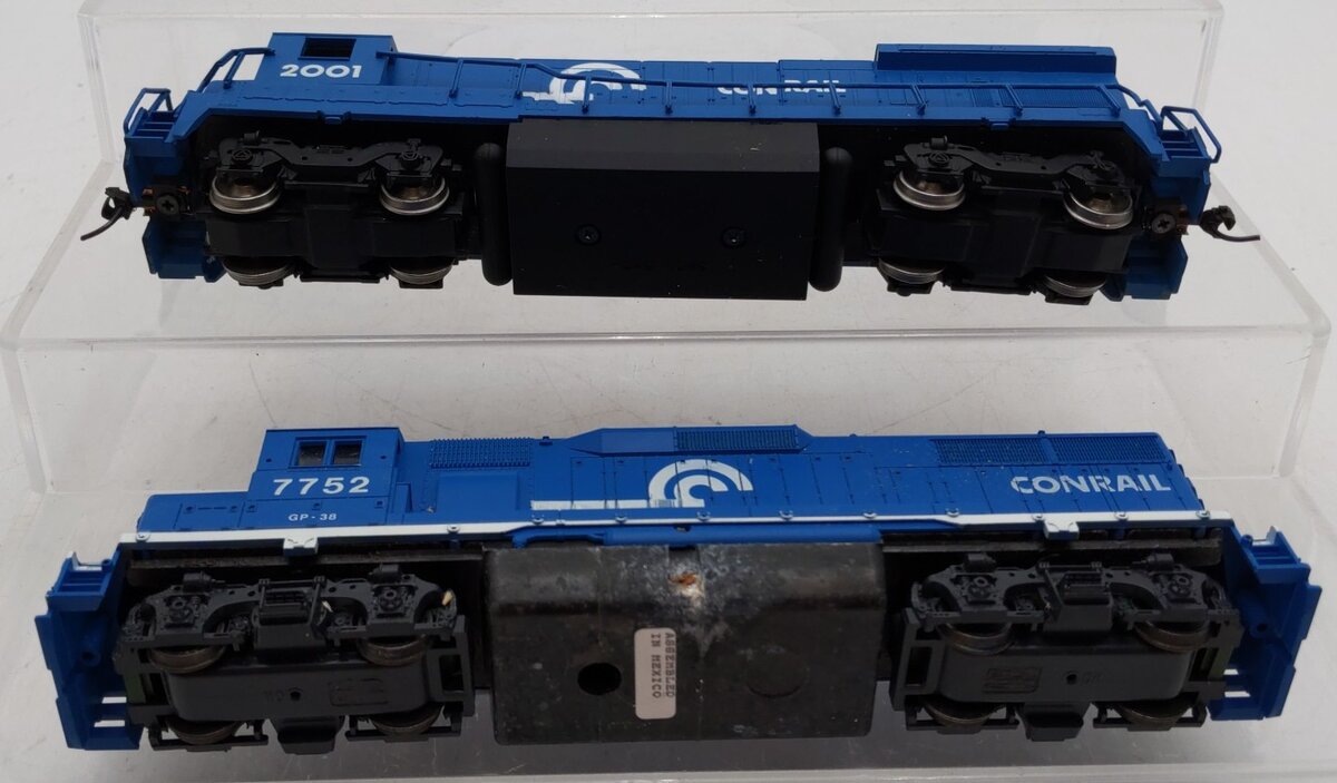 Bachmann & Con-Cor HO Conrail Diesel Locomotives: #7752 & #2001 EX