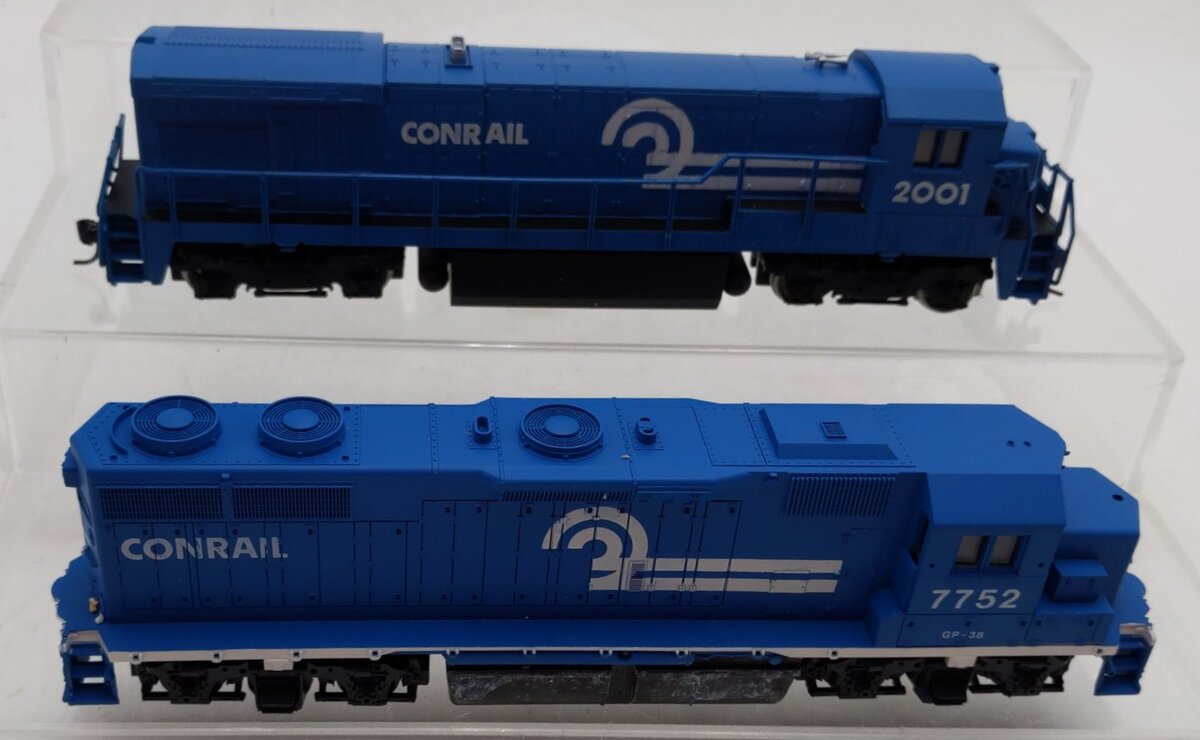 Bachmann & Con-Cor HO Conrail Diesel Locomotives: #7752 & #2001 EX