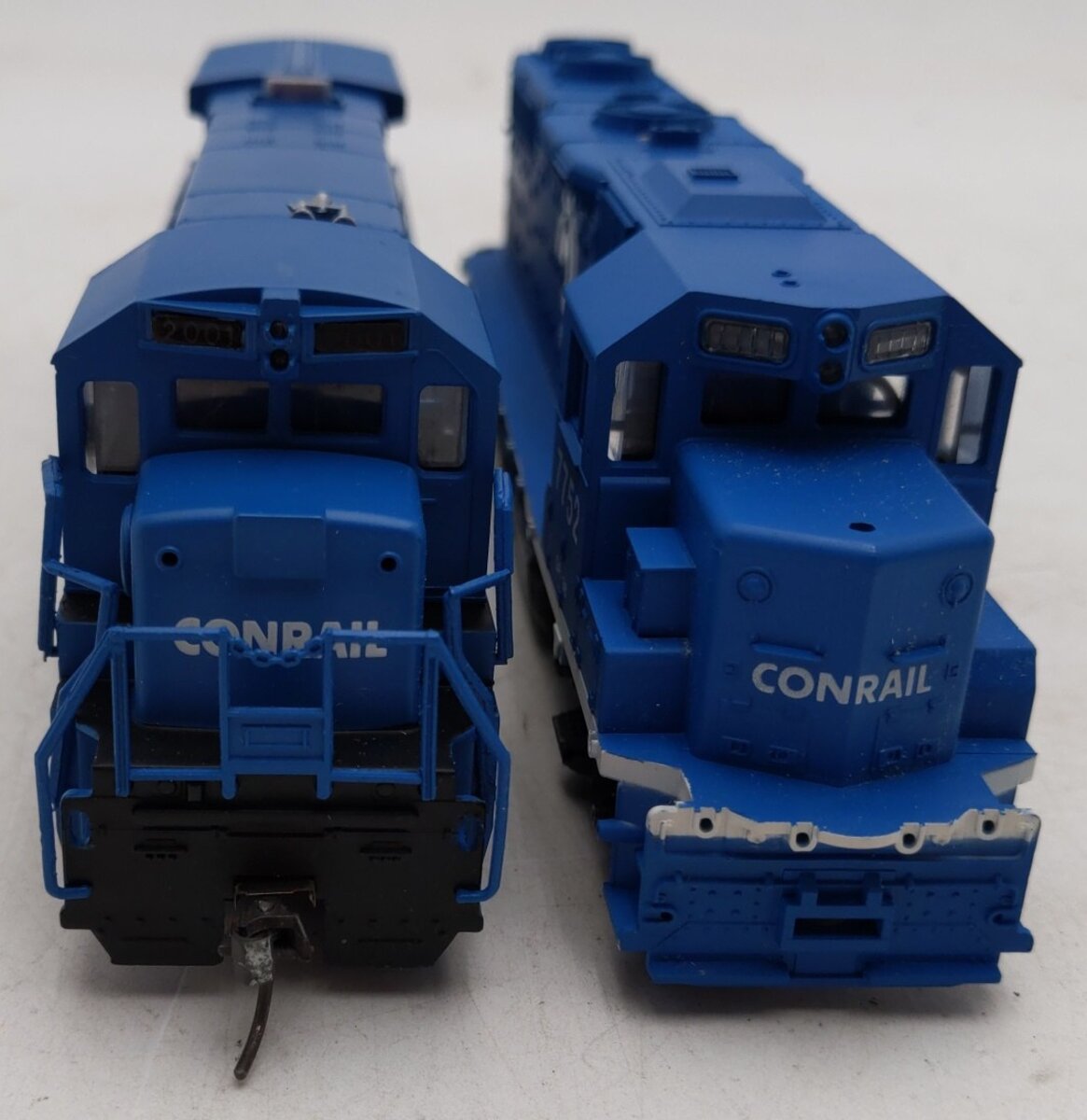 Bachmann & Con-Cor HO Conrail Diesel Locomotives: #7752 & #2001 EX