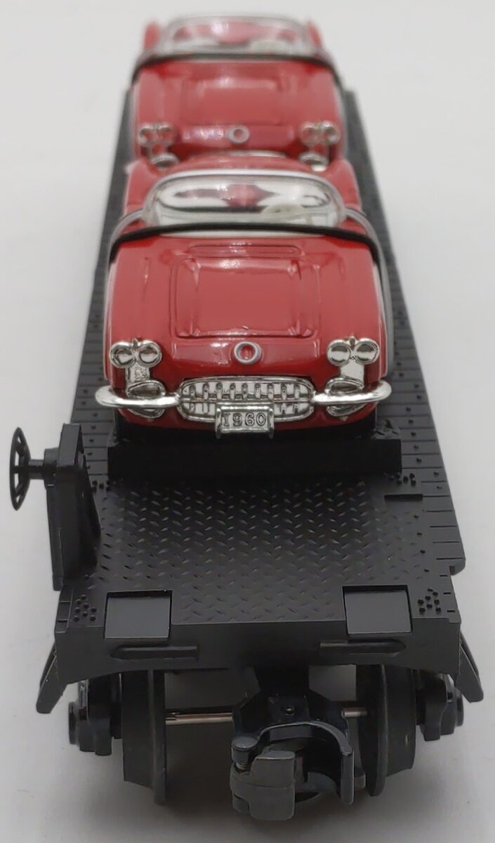 MTH 30-7624 O Gauge Auto Transport Flatcar with 2 Ertl '64 Corvettes #19640 NIB