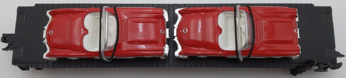MTH 30-7624 O Gauge Auto Transport Flatcar with 2 Ertl '64 Corvettes #19640 NIB