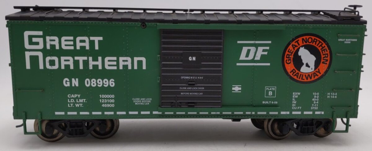 USA Trains R19056B G Gauge Great Northern Steel Box Car #08996 (Metal Wheels)/Box