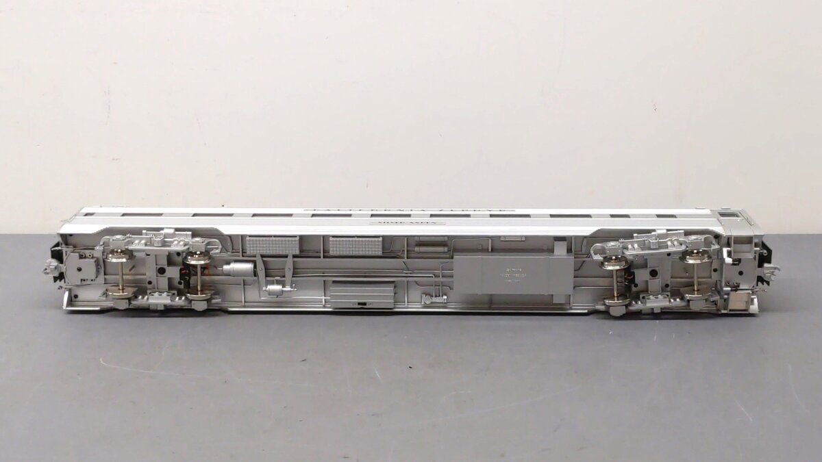 USA Trains R31011 G "California Zephyr" Corrugated Aluminum Coach Lighted #1 EX/Box