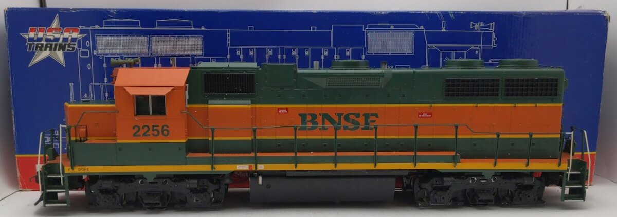 USA Trains R22204 G Gauge BNSF GP38-2 Diesel Engine #2256 with Sound/Box