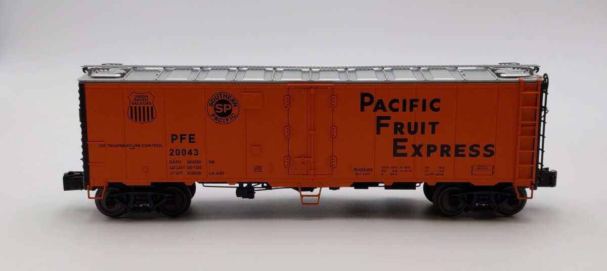 Lionel 6-17352 O Pacific Fruit Express Steel Sided Refrigerator Car #20043 NIB