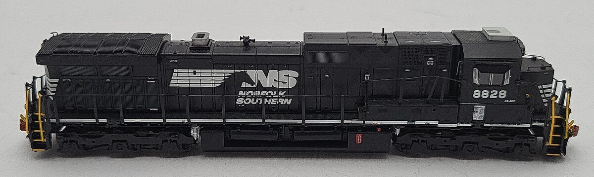 Scale Trains SXT38532 N NS GEC40-9 Horsehead Diesel Locomotive #8828 w/ DCC EX/Box