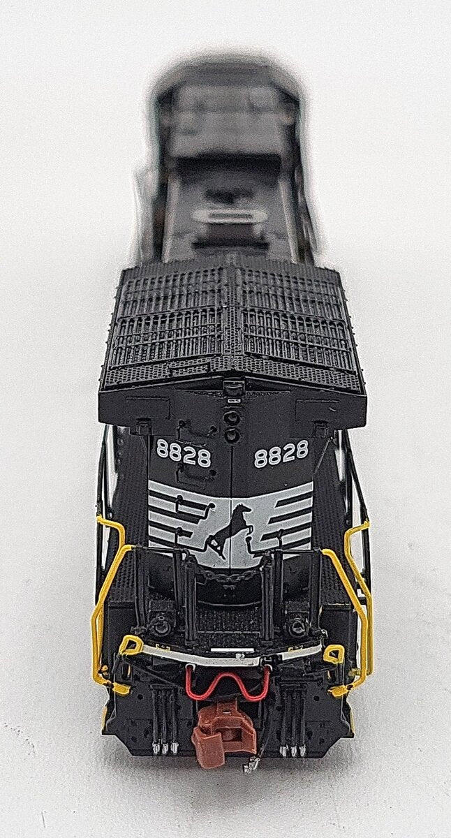Scale Trains SXT38532 N NS GEC40-9 Horsehead Diesel Locomotive #8828 w/ DCC EX/Box
