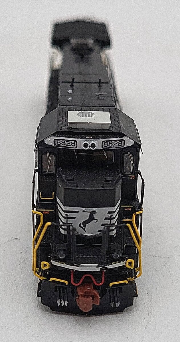 Scale Trains SXT38532 N NS GEC40-9 Horsehead Diesel Locomotive #8828 w/ DCC EX/Box