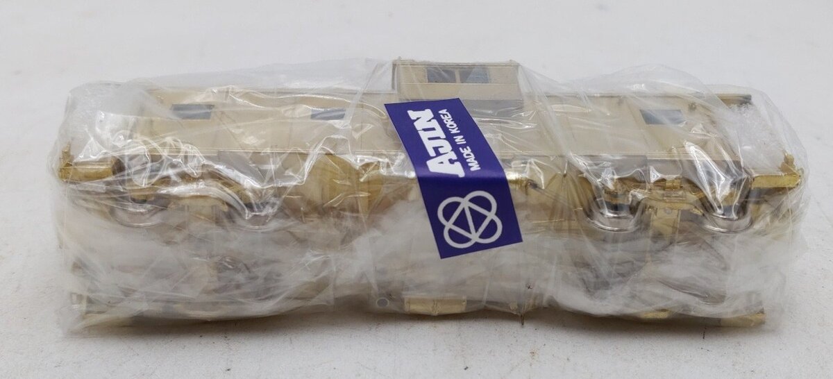 Overland OMI-3850 HO Scale BRASS Chesapeake & Ohio Intl. W-V Caboose NIB
