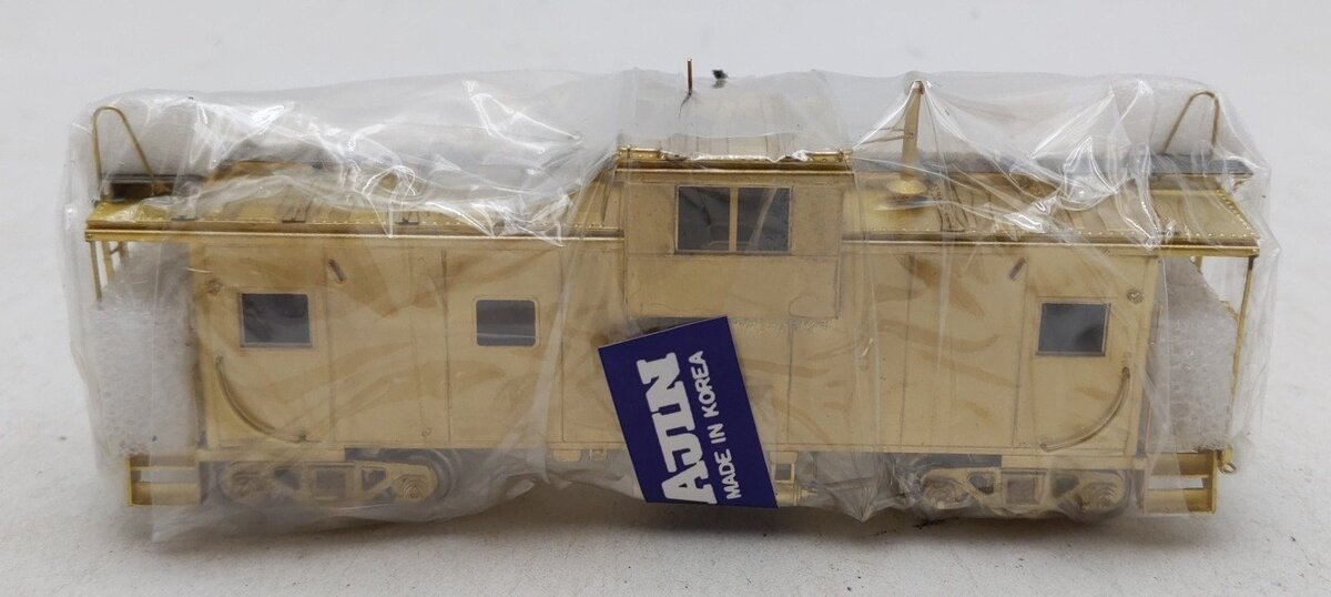 Overland OMI-3850 HO Scale BRASS Chesapeake & Ohio Intl. W-V Caboose NIB