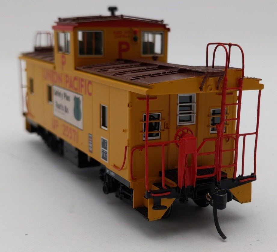 Overland OMI-3975.1 HO Scale Union Pacific CA-8 Caboose #25571-FP EX/Box