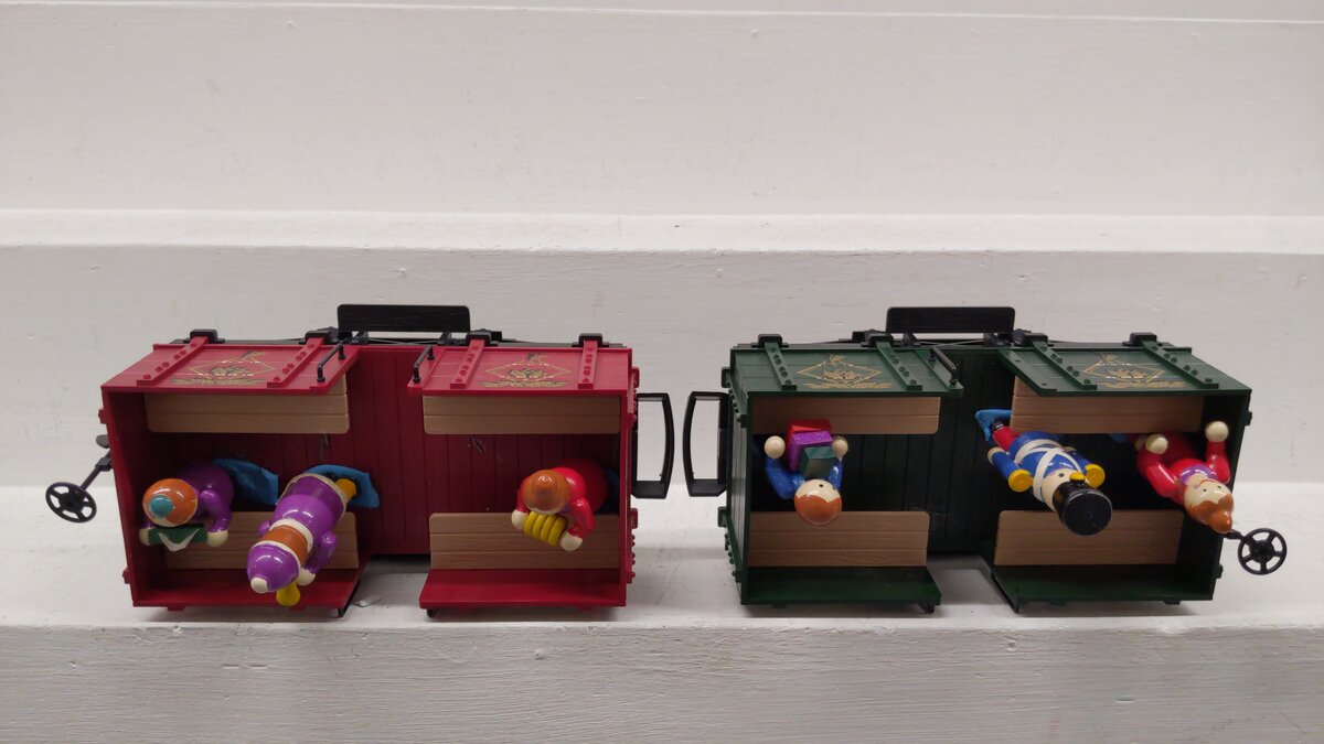 LGB 31440 G Scale Christmas 2-Car Set with Figures VG/Box