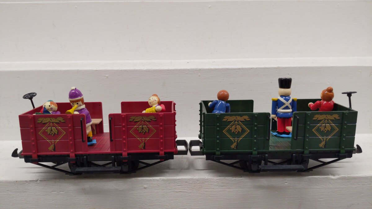 LGB 31440 G Scale Christmas 2-Car Set with Figures VG/Box