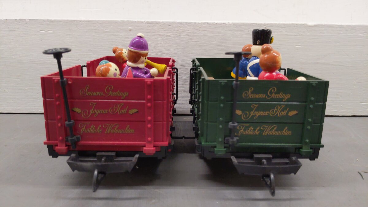 LGB 31440 G Scale Christmas 2-Car Set with Figures VG/Box