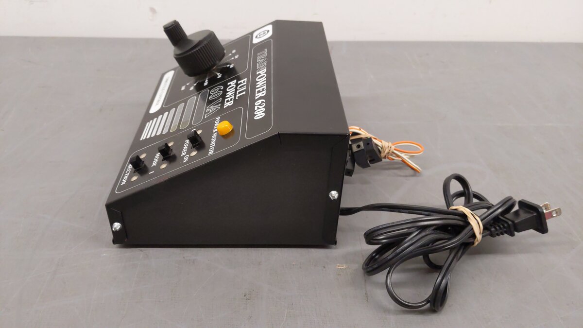 MRC 6200 HO Scale Trainpower Power Pack VG/Box