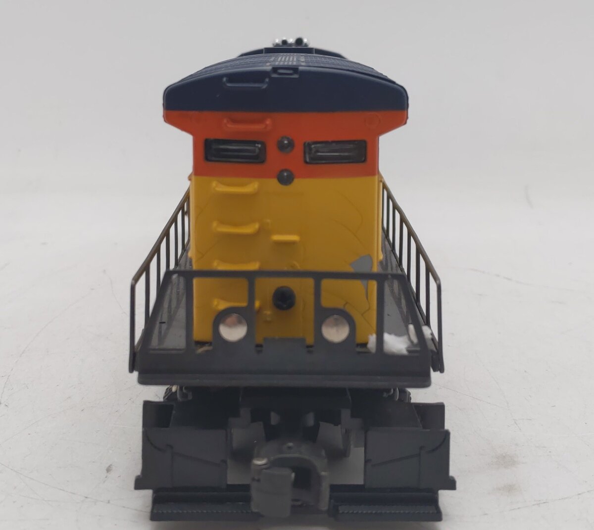 Lionel 6-8560 O Chesapeake and Ohio U36B Non-Powered Diesel Locomotive #8560 EX/Box