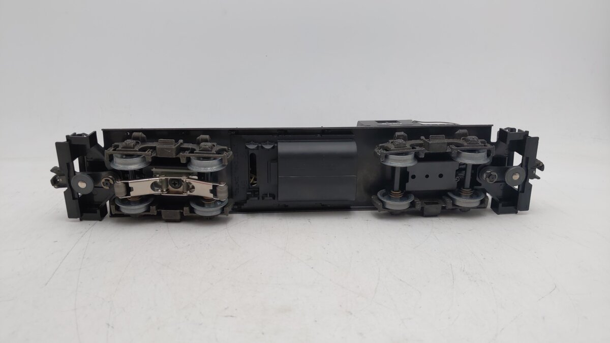 Lionel 6-8367 O Gauge Long Island GP20 Non-Powered Diesel Locomotive EX/Box