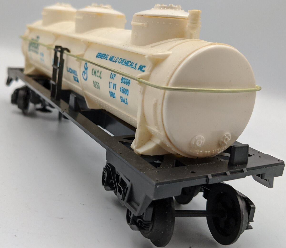 Lionel 6-9250 Waterpoxy Triple Dome Tank Car NIB