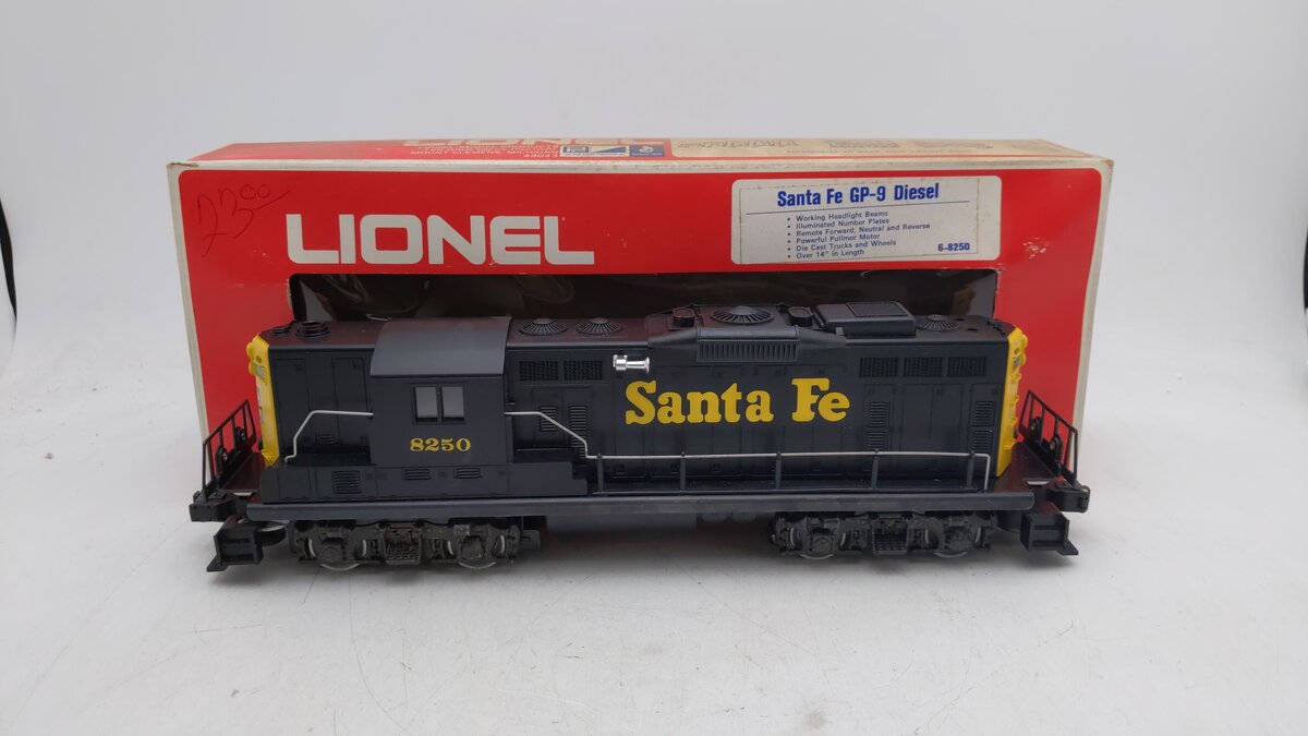 Lionel 6-8250 O Gauge Santa Fe GP9 Powered Diesel Engine #8250 EX/Box