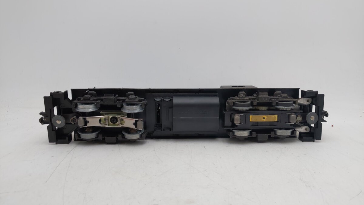 Lionel 6-8250 O Gauge Santa Fe GP9 Powered Diesel Engine #8250 EX/Box