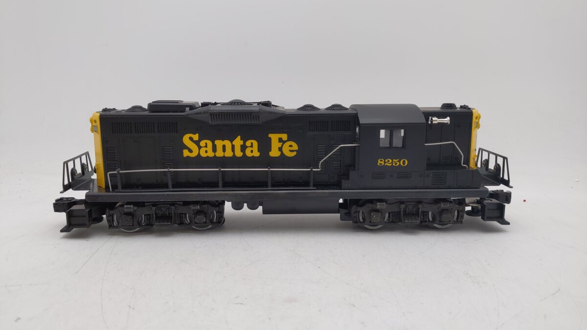 Lionel 6-8250 O Gauge Santa Fe GP9 Powered Diesel Engine #8250 EX/Box