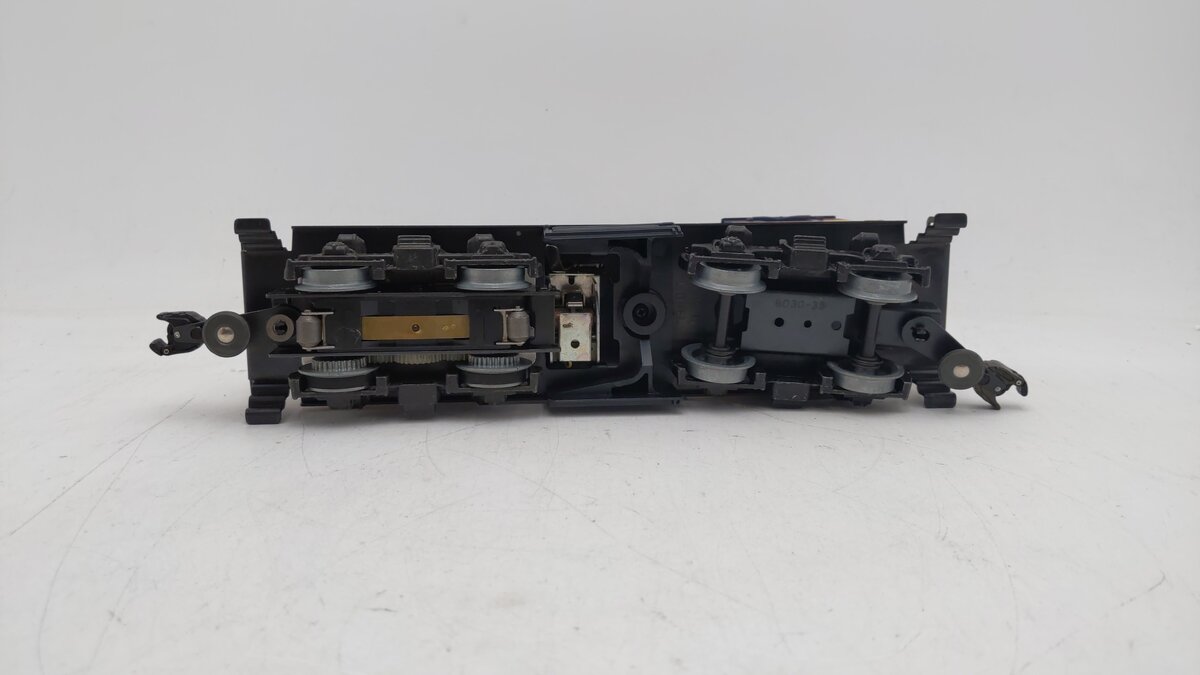 Lionel 6-8556 O Gauge Chessie NW-2 Diesel Switcher Locomotive #8556 EX/Box