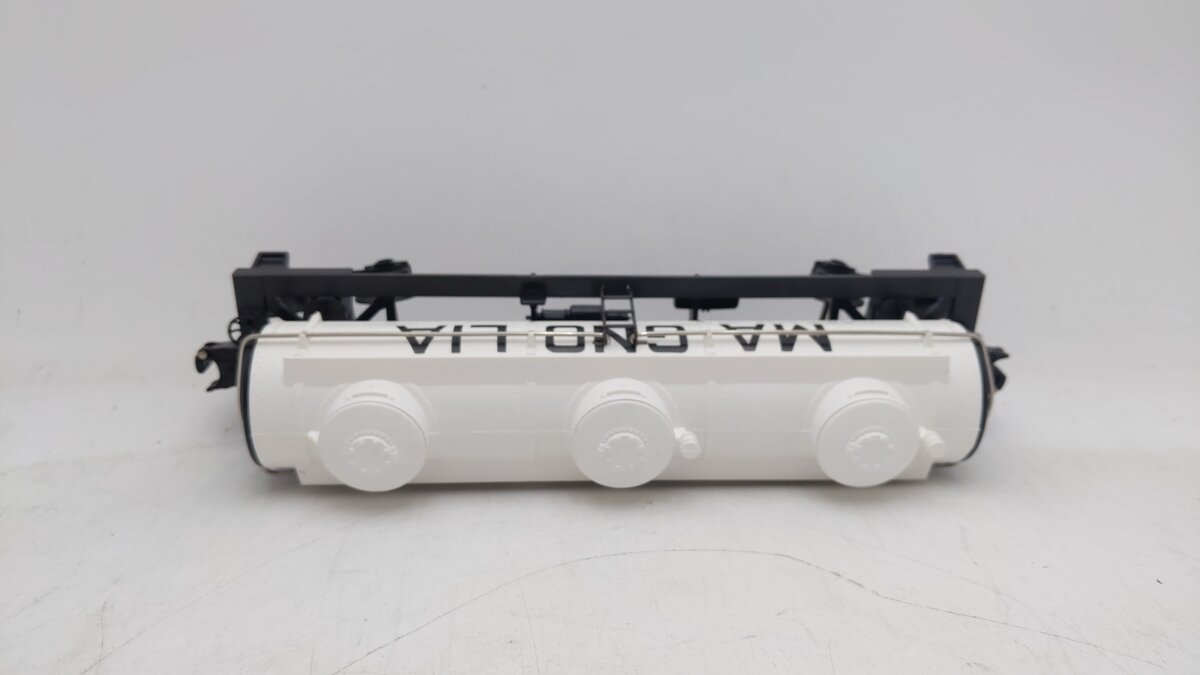 Lionel 6-9279 O Gauge Magnolia 3-Dome Tank Car LN/Box