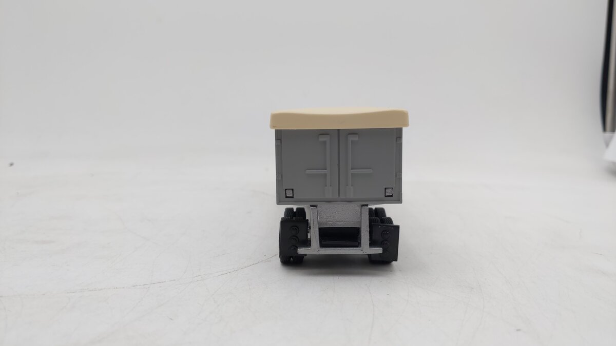 Lionel 6-12779 O Gauge Lionelville Grain Co. Tractor & Grain Rig LN/Box