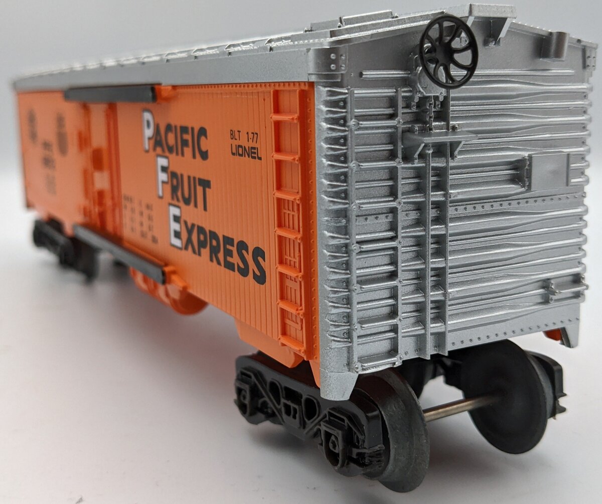 Lionel 6-9872 O Gauge Pacific Fruit Express Billboard Reefer Car LN/Box