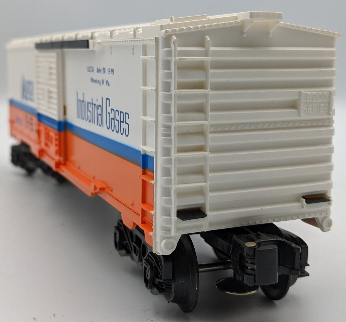 Lionel 6-9733 O Gauge Airco LCCA Boxcar with Tank NEW