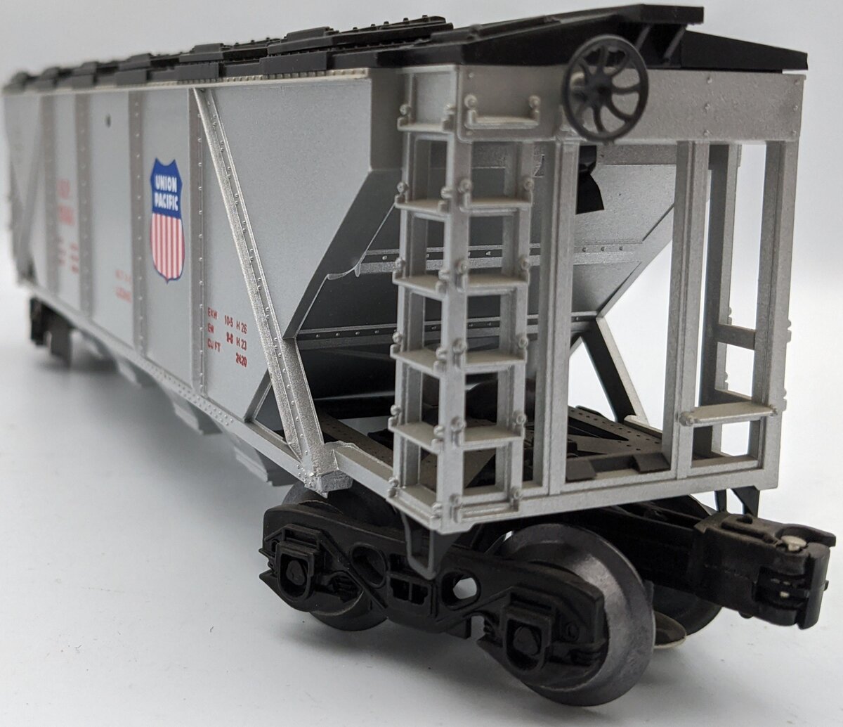 Lionel 6-9366 O Gauge Union Pacific Covered 4-Bay Hopper #9366 NIB