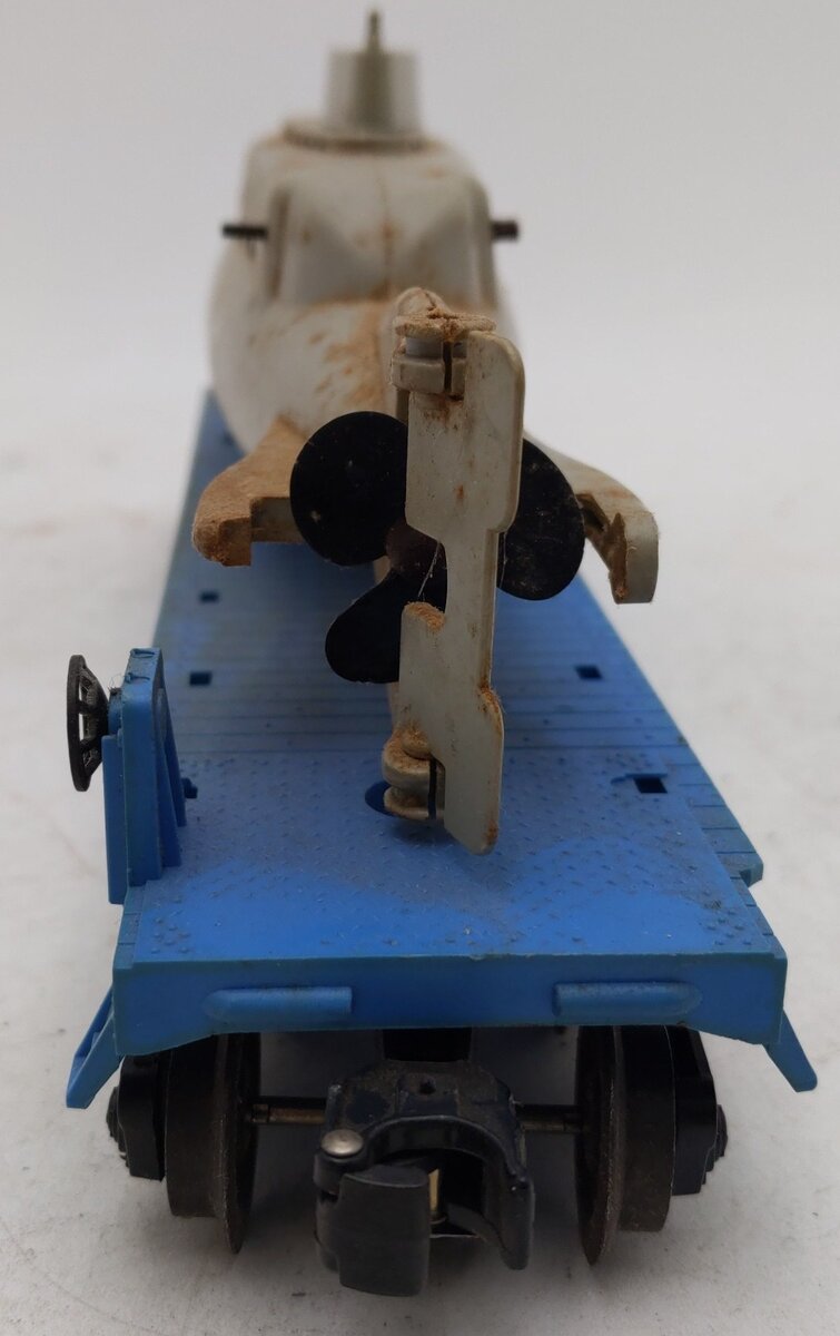 Lionel 3830 Vintage O Flatcar with Operating U.S. Navy Submarine VG/Box