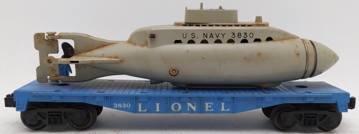 Lionel 3830 Vintage O Flatcar with Operating U.S. Navy Submarine VG/Box