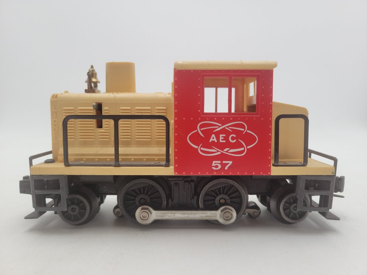 Lionel 57 O Vintage Postwar AEC Diesel Switcher - RARE VG